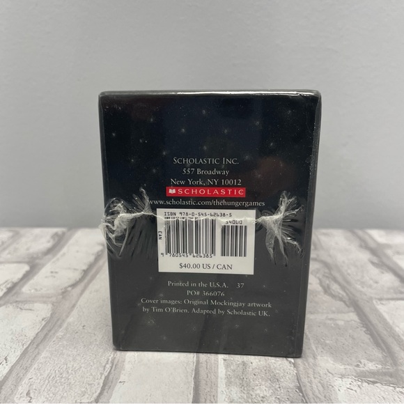 Hunger Games Trilogy Series Books 1 - 3 Box Set by Suzanne Collins - NEW! - Picture 6 of 6